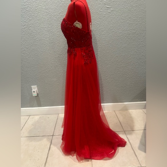 Eli Wilde Mon Cherie Gown - Picture 5 of 12